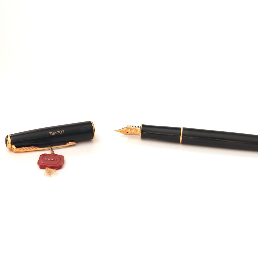 Louvre Parker Sonnet Glossy Black Laque Fountain Pen 18k Gold Broad Nib France